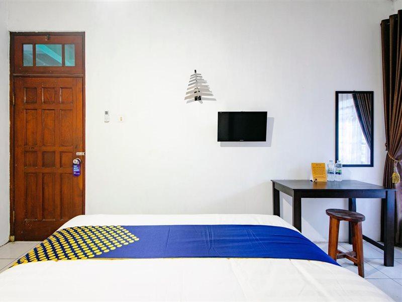 Spot On 2107 Ijo Pupus Syariah Residence Baturetno Eksteriør billede